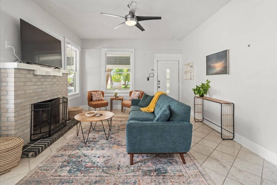 Sunny Days House in Egypt Lake-Leto