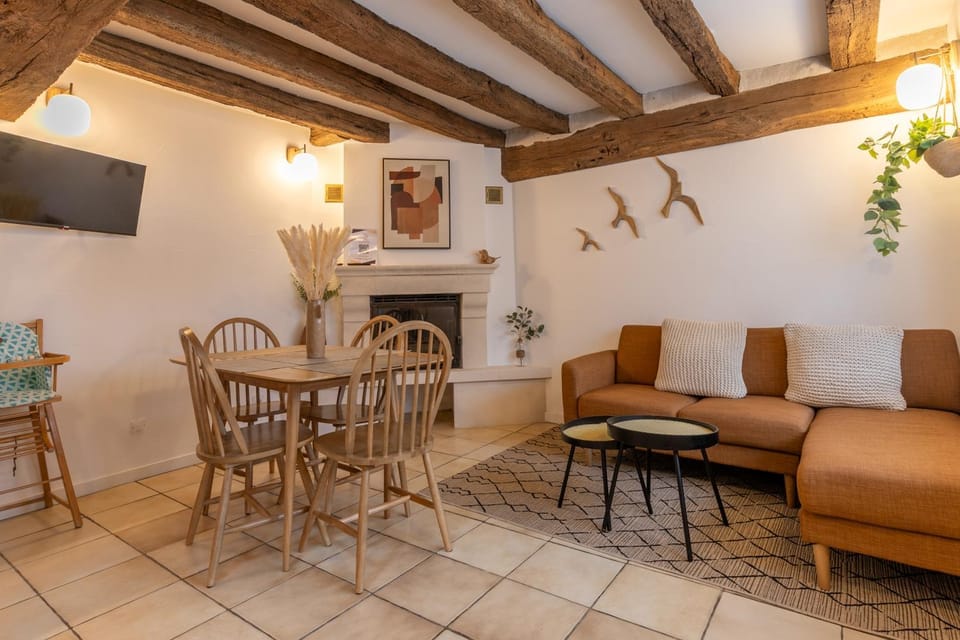 TV and multimedia, Living room, Dining area