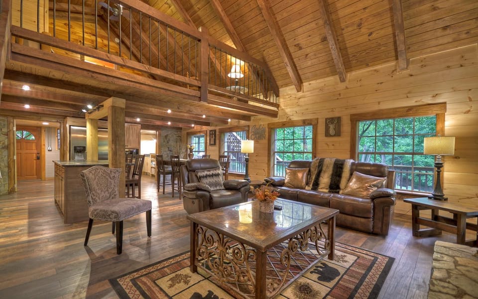 Knotty Creek Retreat - Creek Access, Outdoor Firepit + Hot Tub with Creek Views! House in Georgia
