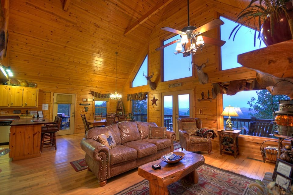 The View - Breathtaking Mountain Views, Firepit, Game Room & Hot Tub! House in Georgia