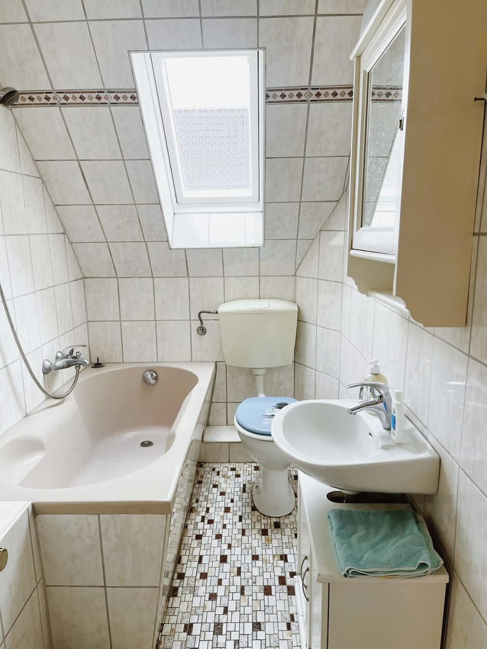 Messezimmer Laatzen 30880 Vacation rental in Lower Saxony, Germany