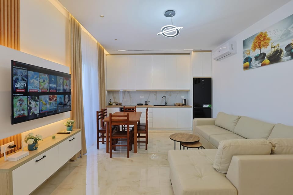 TV and multimedia, Kitchen or kitchenette, Living room, Seating area, Dining area