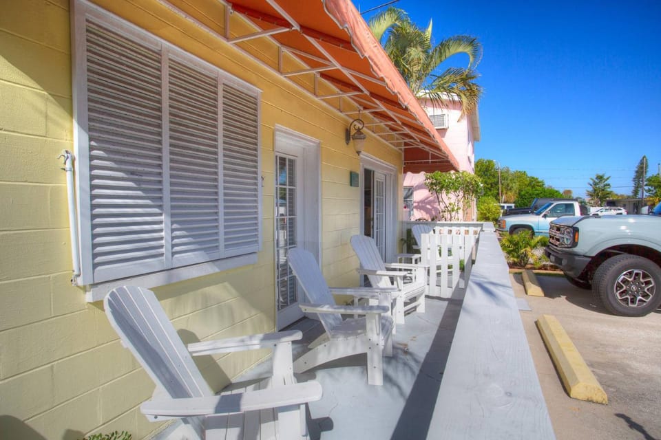 5 - Island Paradise Cottages - Sea Grape House in Madeira Beach