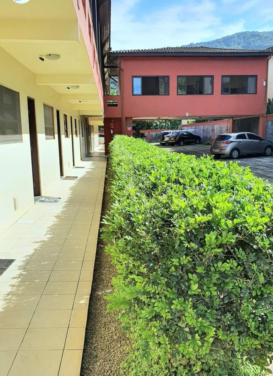 Flat em Juquehy - Condomínio com portaria e com piscina próximo praia Apartment in São Sebastião