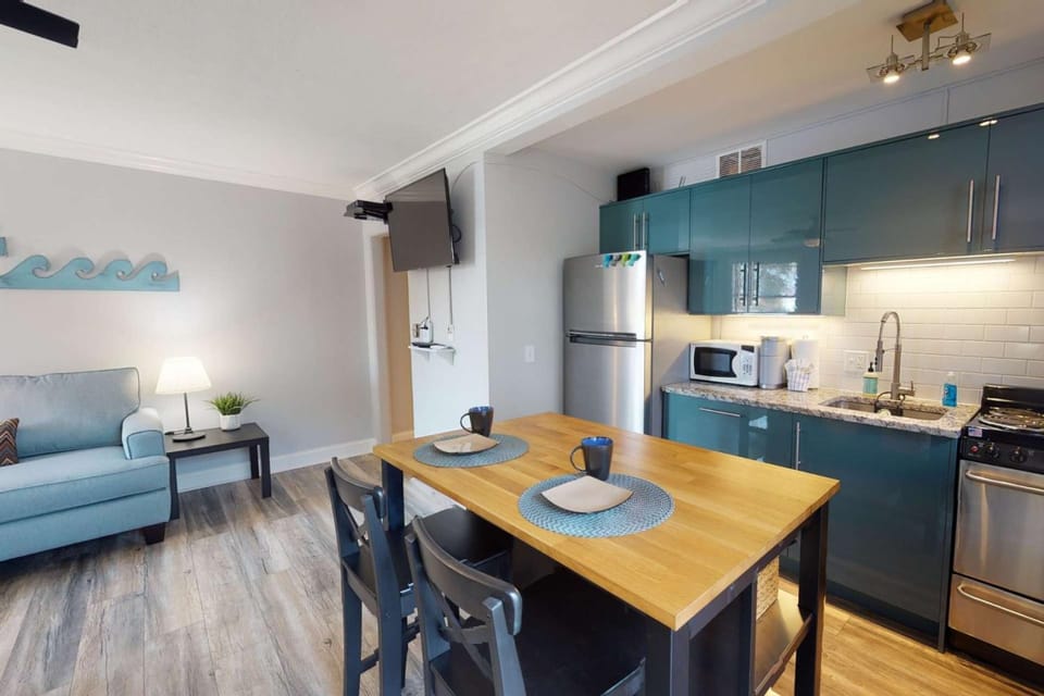 805 - Friendly Native Beach Resort House in Saint Pete Beach