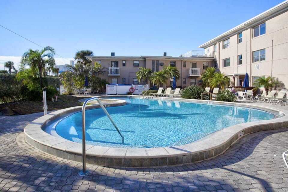 805 - Friendly Native Beach Resort House in Saint Pete Beach