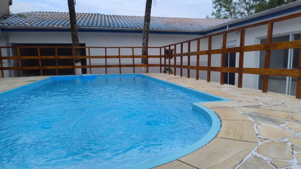 Casa c/ piscna em cond. fechado House in Caraguatatuba