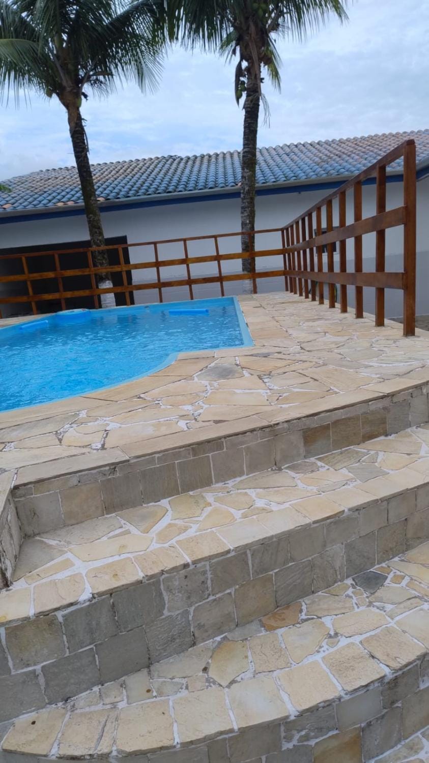 Casa c/ piscna em cond. fechado House in Caraguatatuba
