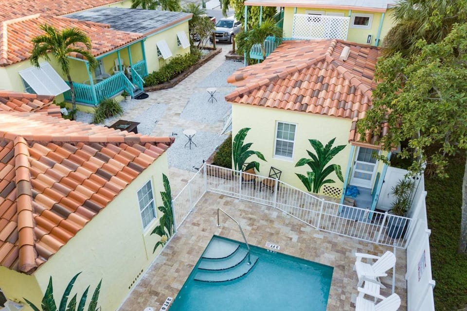 8 - Island Paradise Cottages - Tropic Sun House in Madeira Beach