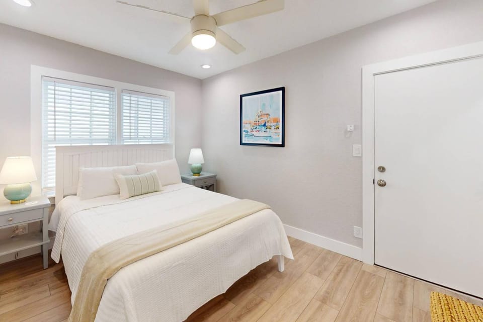 8 - Island Paradise Cottages - Tropic Sun House in Madeira Beach