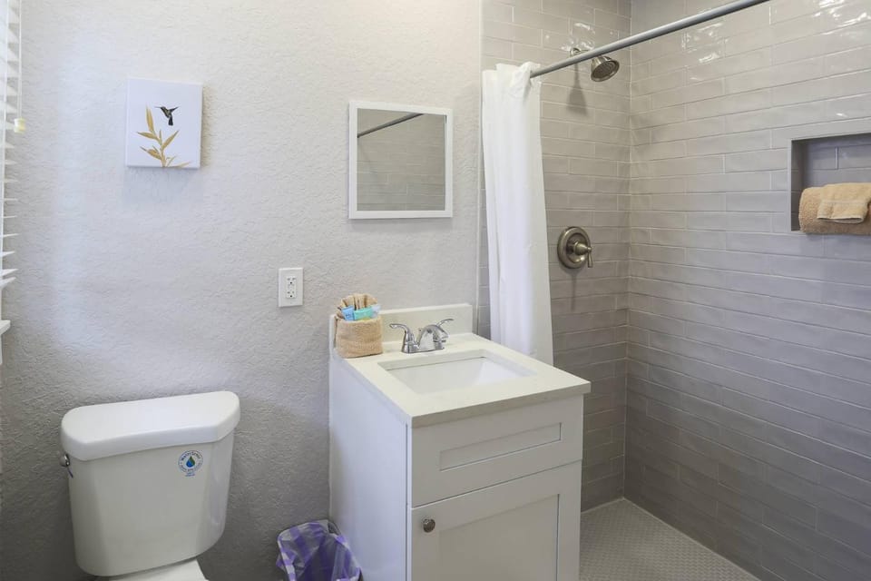 1 - Island Paradise Cottages - Sweet Jasmine House in Madeira Beach