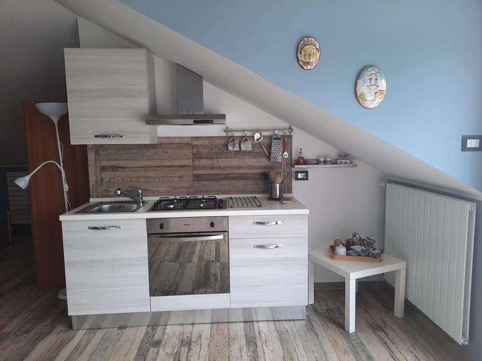 Kitchen or kitchenette, pet friendly, stove