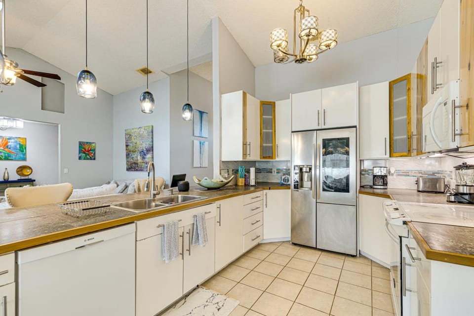 5 Mi to Lake Eola Park: Orlando Home w/ Pool! House in Orlando