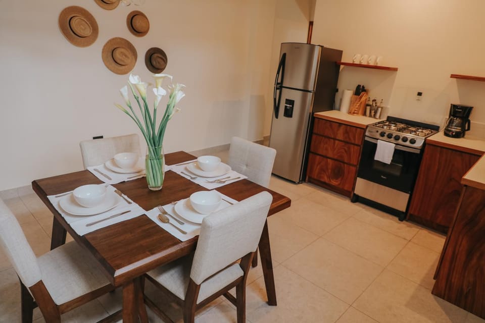 Coffee/tea facilities, Kitchen or kitchenette, Dining area, minibar, pet friendly, stove, toaster