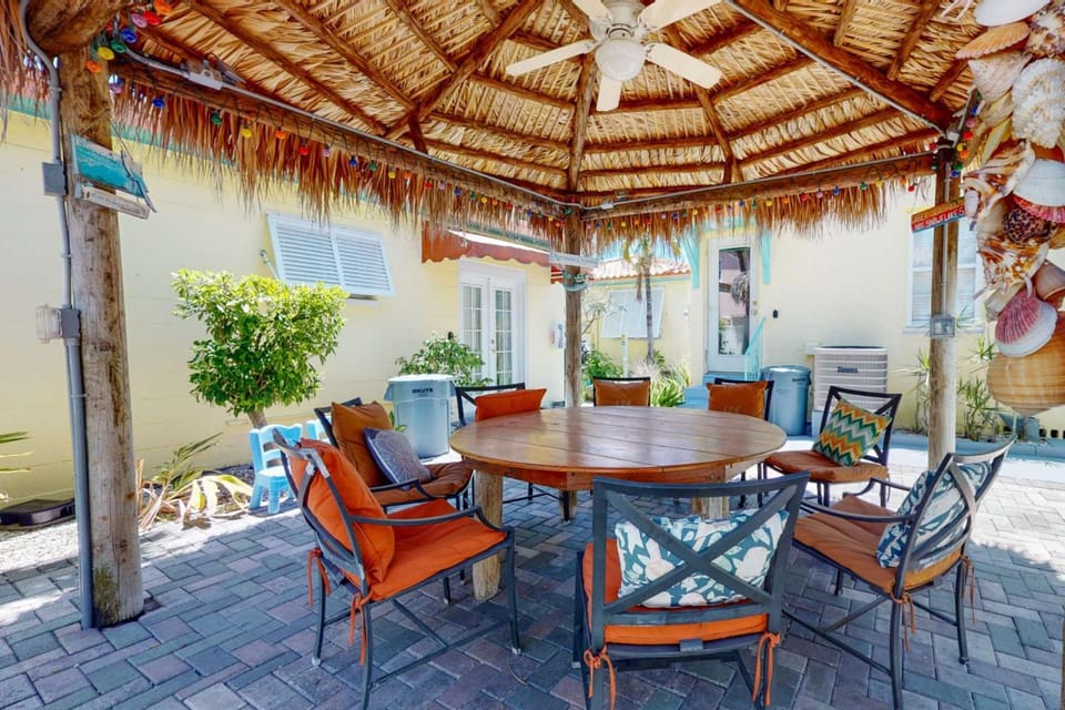 2 - Island Paradise Cottages - Sea Breeze House in Madeira Beach