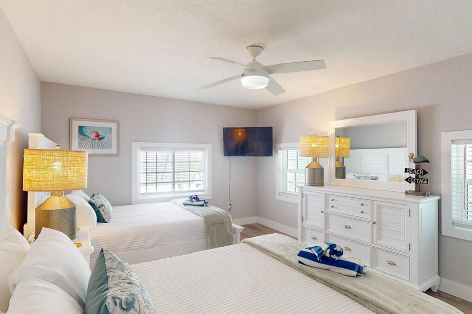 3 - Island Paradise Cottages - Villa Paradiso House in Madeira Beach