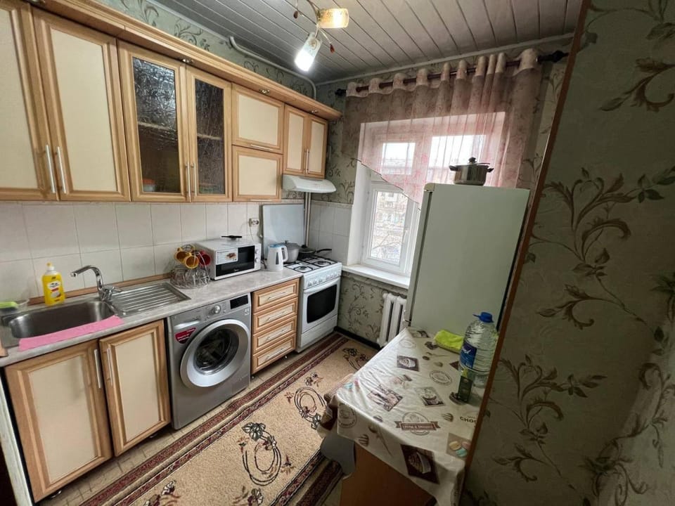 Kitchen or kitchenette, oven, stove, washing machine