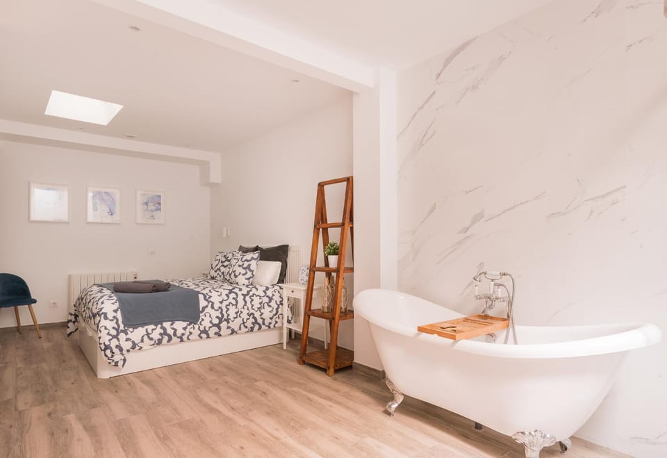 Bed, Bedroom, Bath