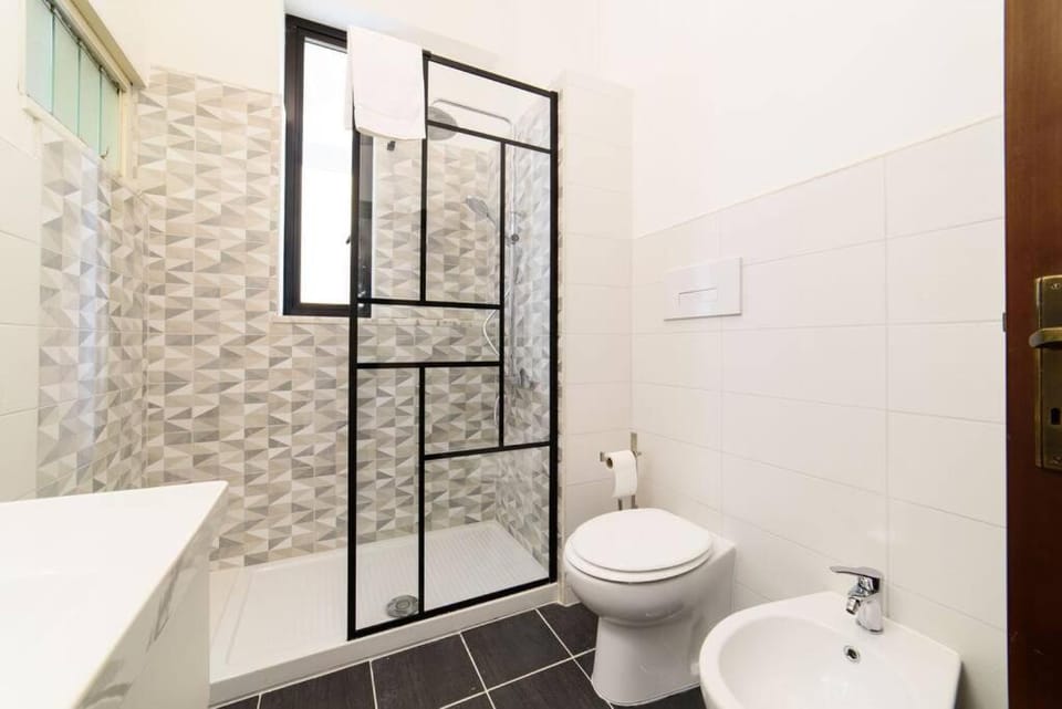 Shower, Toilet, Bathroom, bidet