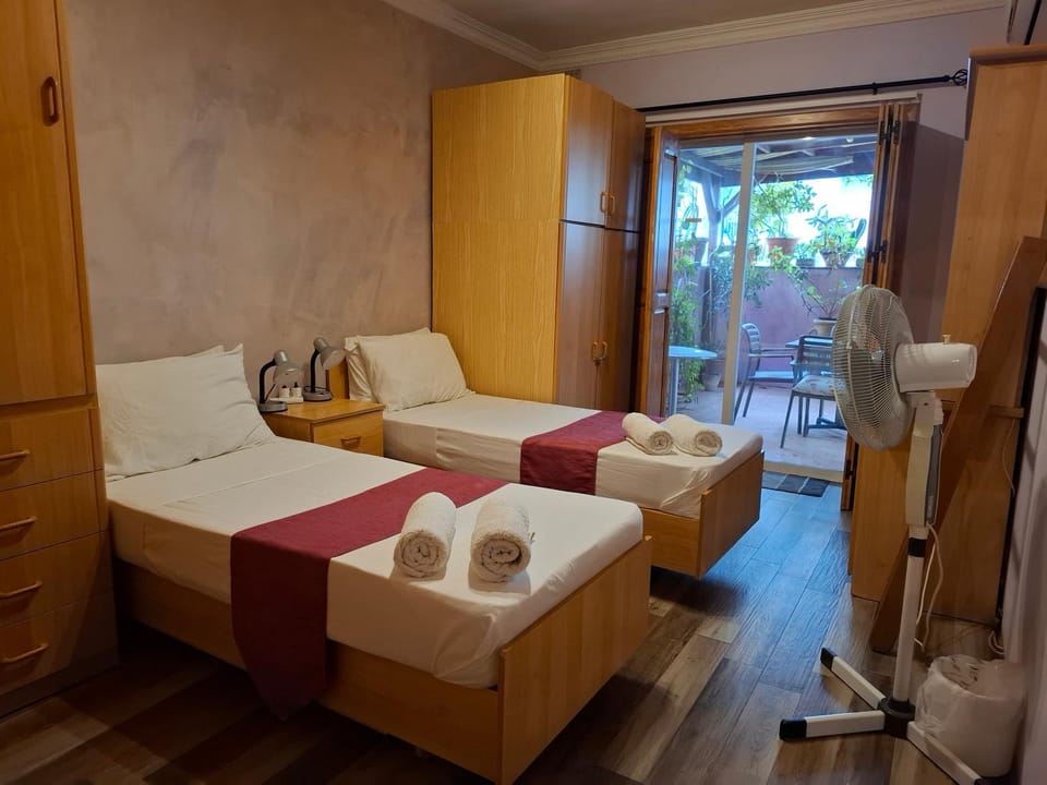 Photo of the whole room, Bedroom, towels