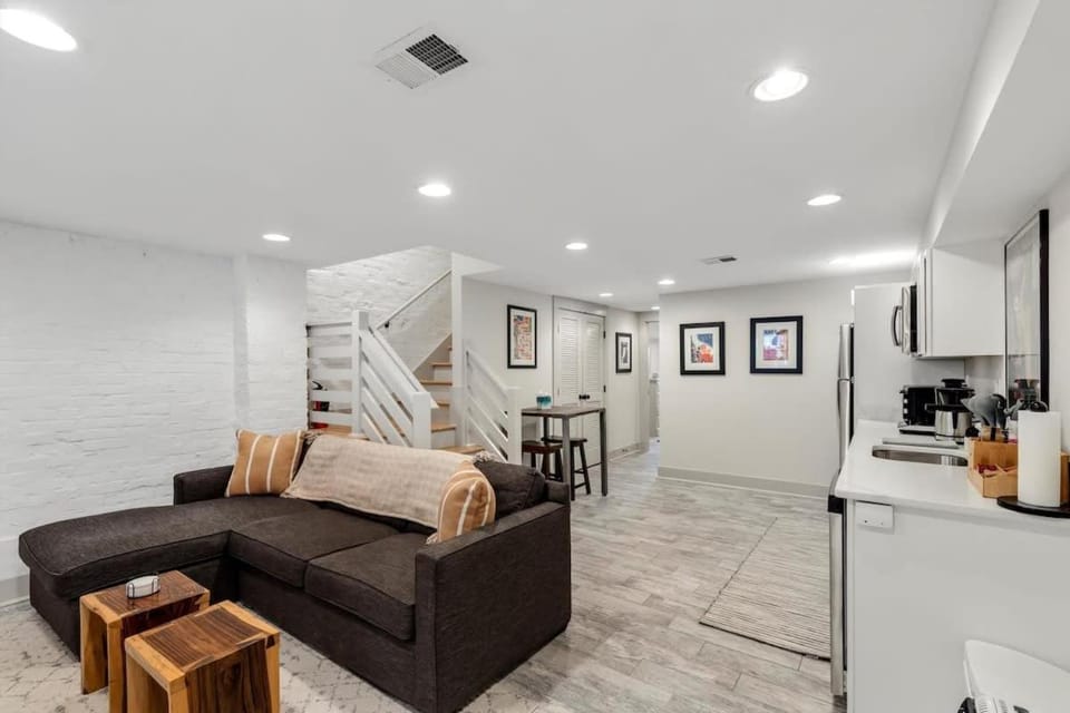 Classy Central DC Bloomingdale 1-BR Getaway Apartment in District of Columbia