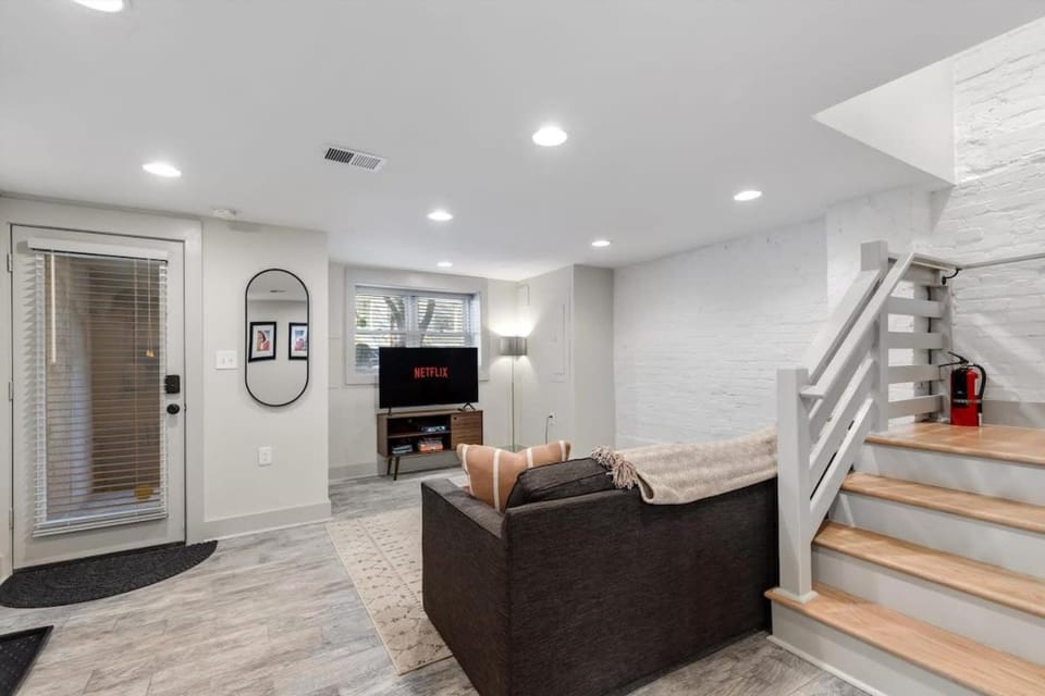 Classy Central DC Bloomingdale 1-BR Getaway Apartment in District of Columbia