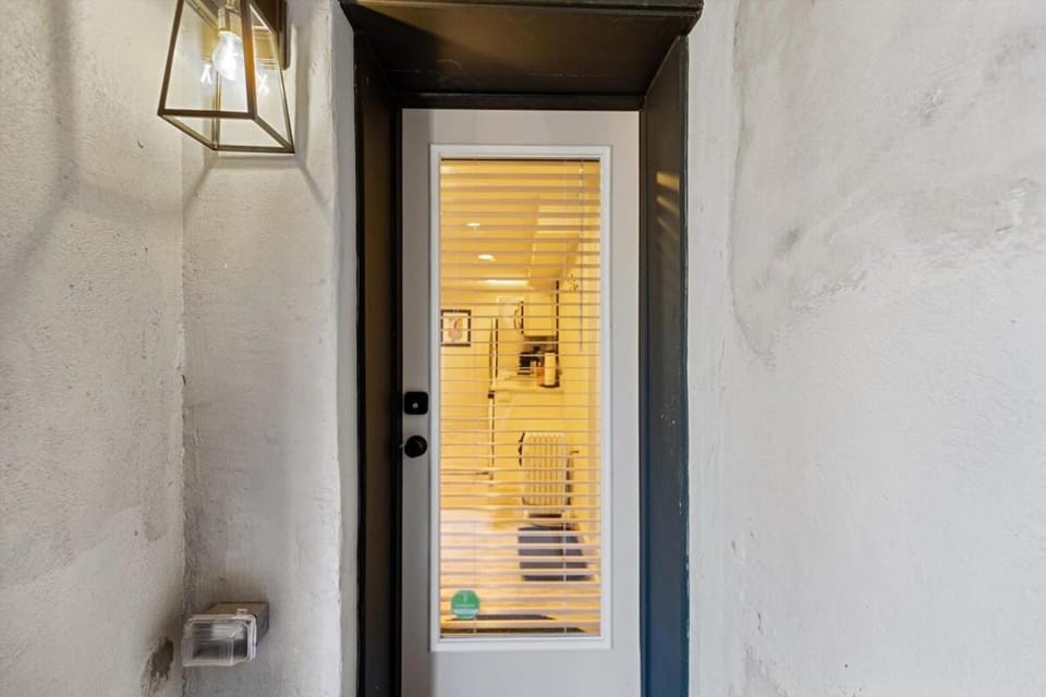 Classy Central DC Bloomingdale 1-BR Getaway Apartment in District of Columbia