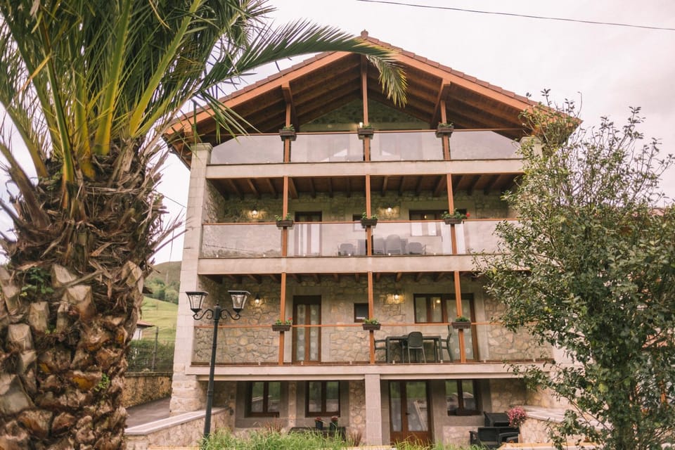 Property building, Spring, Day, Garden, View (from property/room), Balcony/Terrace, Garden view