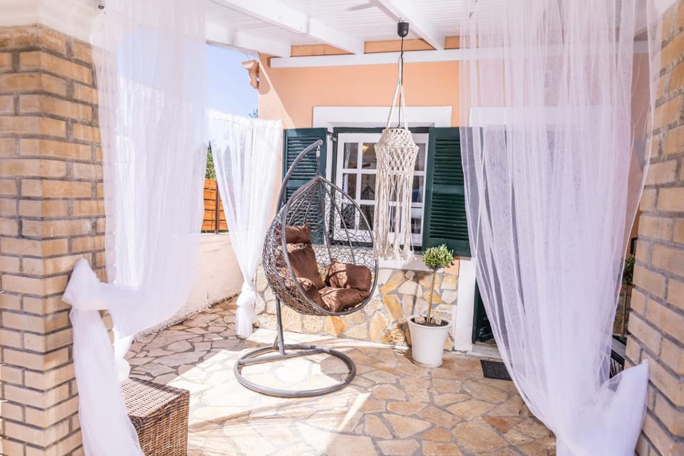 A flower house Chalet in Corfu