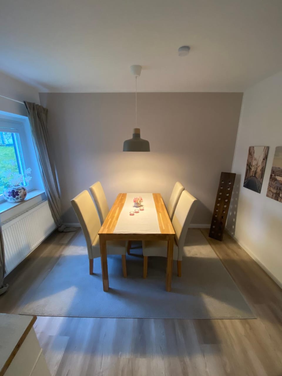 Seating area, Dining area