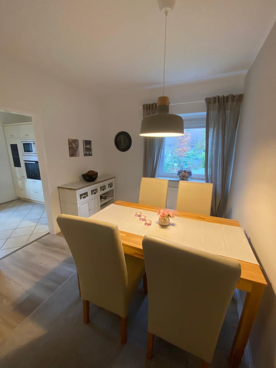 Kitchen or kitchenette, Dining area, minibar, pet friendly