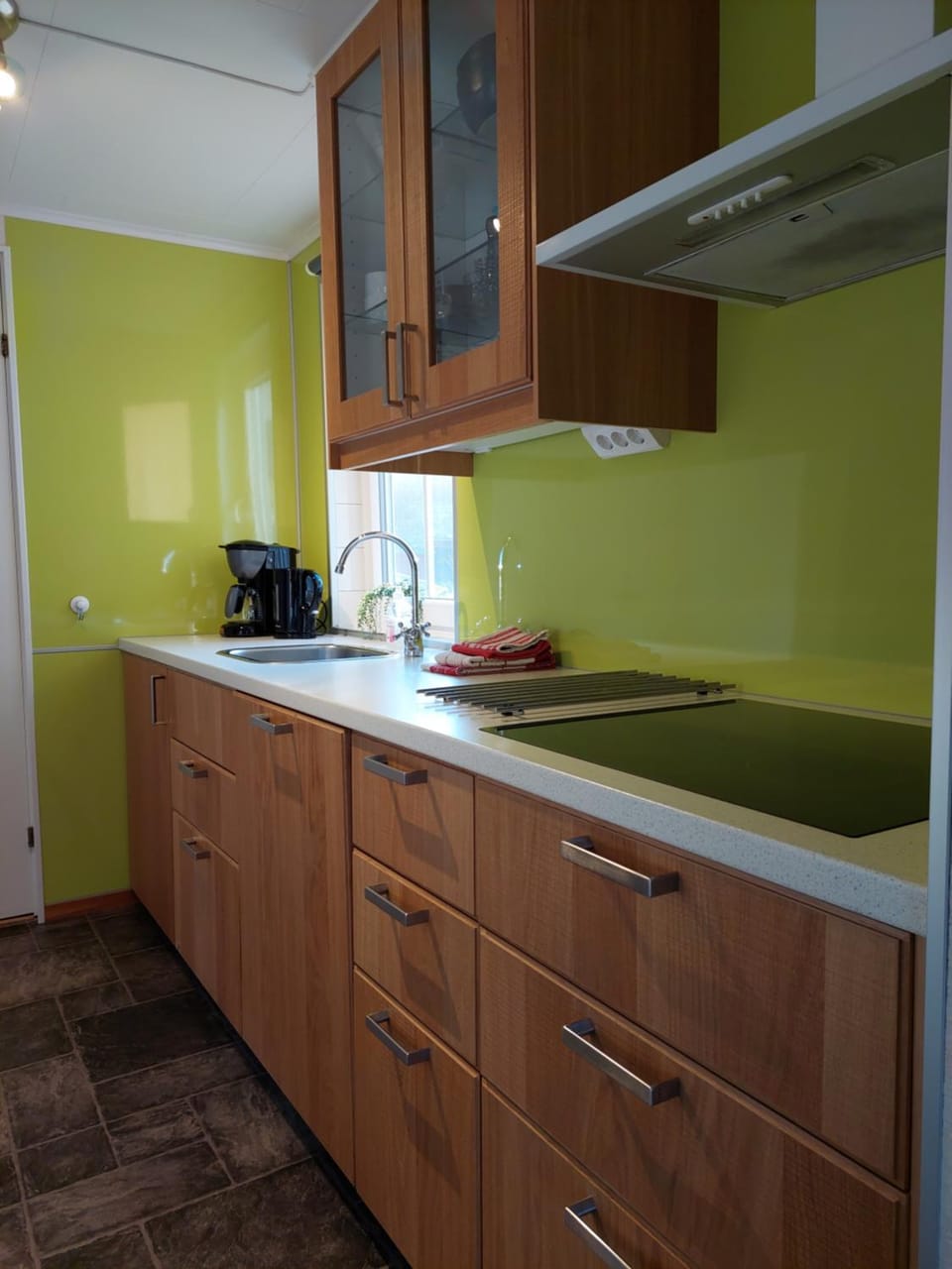 Property building, Coffee/tea facilities, Kitchen or kitchenette, stove