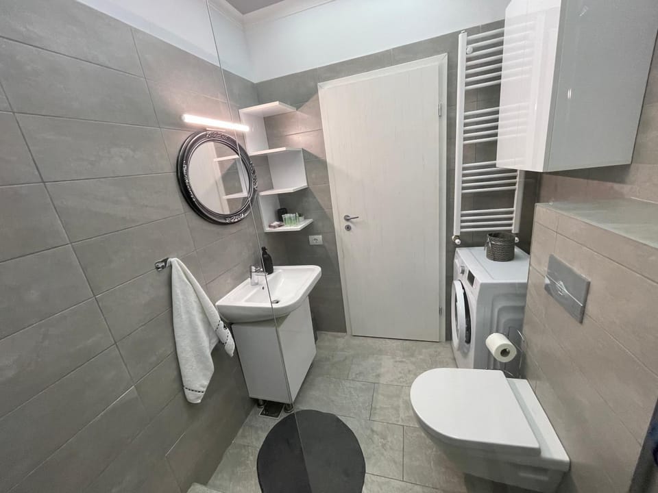 Shower, Toilet, Bathroom, washing machine