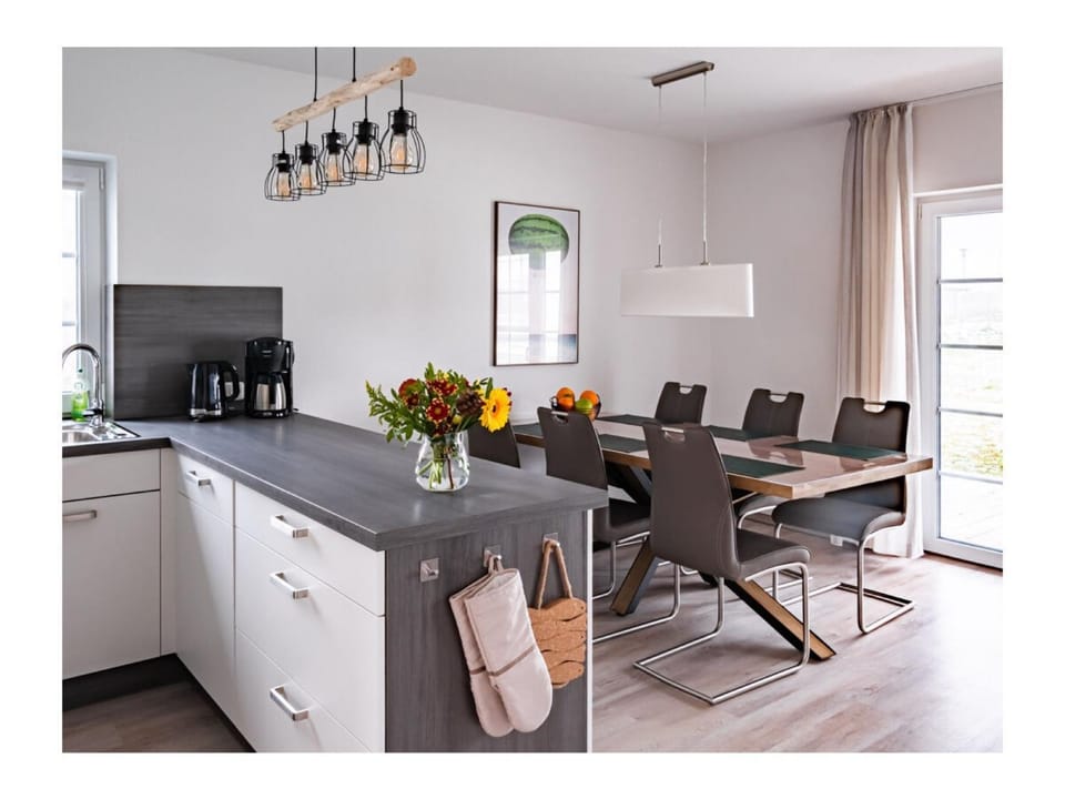 Property building, Kitchen or kitchenette, Living room