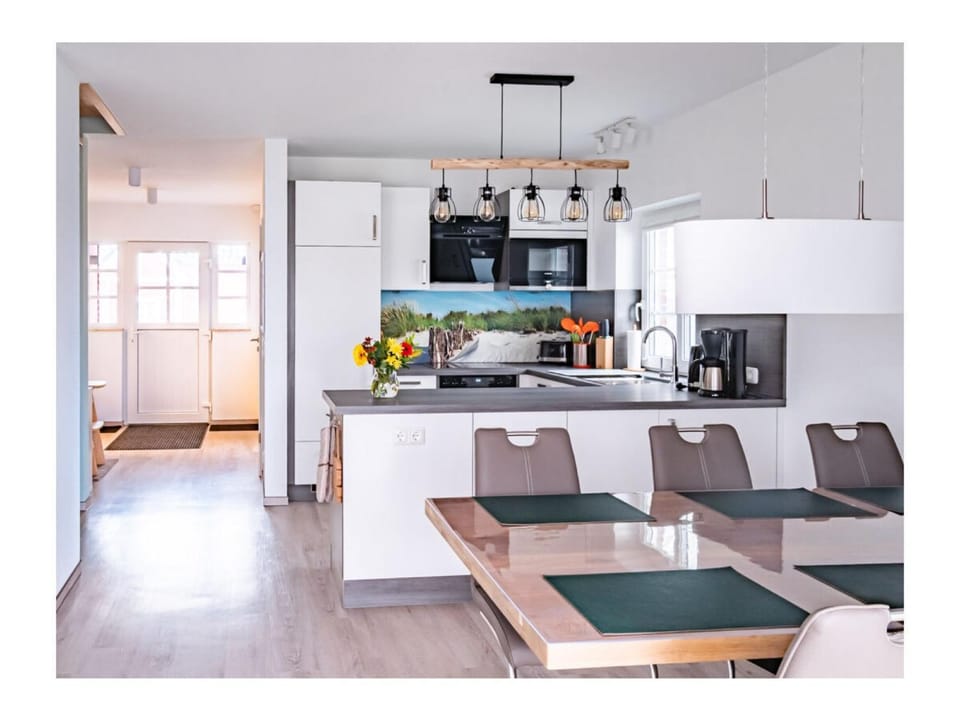 Property building, Kitchen or kitchenette, Living room
