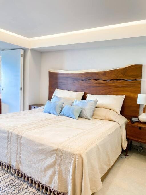 Large Beach Front 2bed/2bath Condo: Save $50+/nt! Apartment in Puerto Vallarta