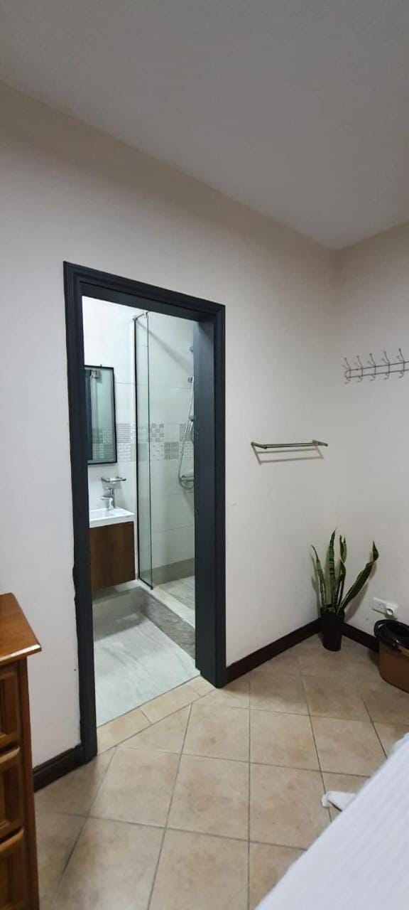 Shower, Bedroom