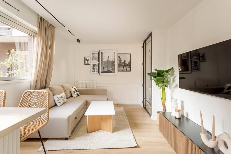 Luxurious 3 min walk from Eiffel Tower Apartment in Paris