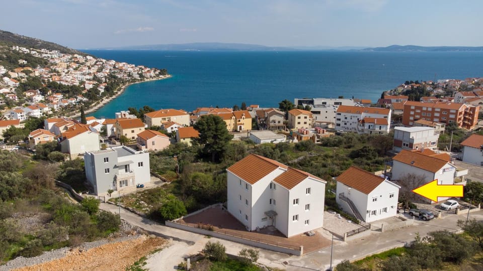 Property building, Neighbourhood, Sea view
