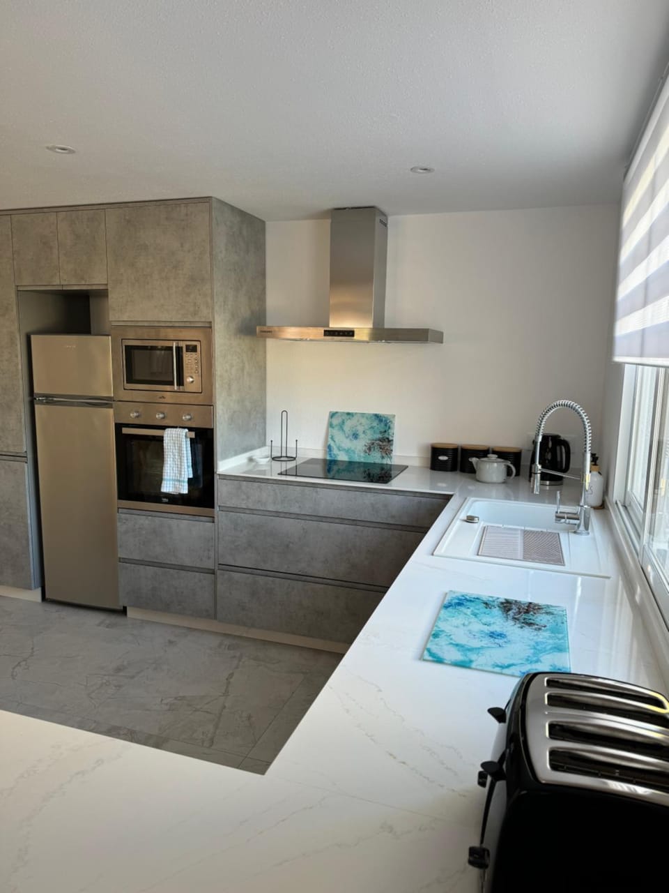 Kitchen or kitchenette, Dining area, oven, stove, toaster