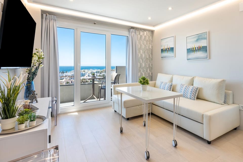 Natural landscape, TV and multimedia, Living room, Seating area, Sea view