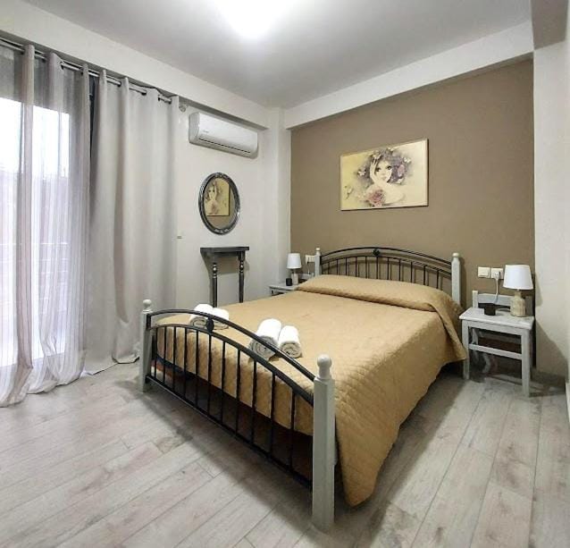 Bed, Bedroom, towels, air conditioner