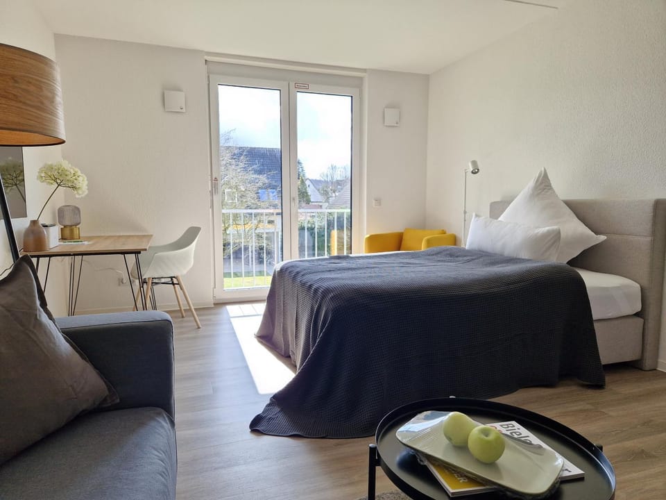 Bed, Living room, Photo of the whole room, Seating area, Bedroom