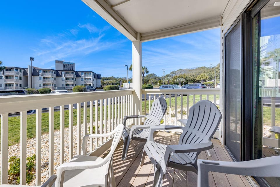 Oceanfront Myrtle Beach Condo: Resort-Style Perks! House in Myrtle Beach