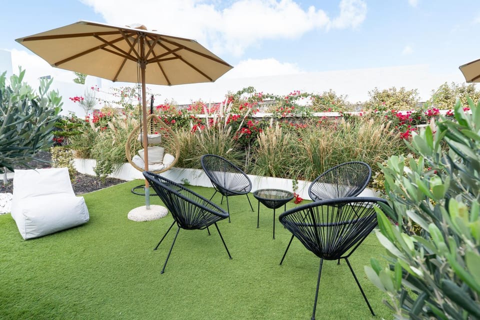 Patio, Day, Garden, Seating area, Garden view, sunbed
