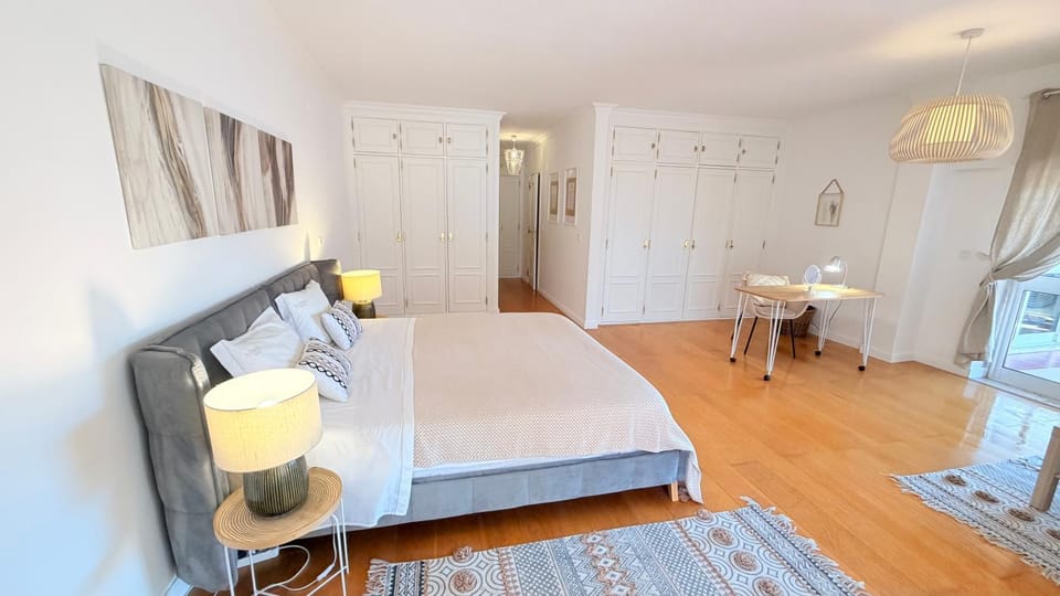 Oceanfront 2 bedrooms apartment with swimming pool & garage Apartment in Cascais