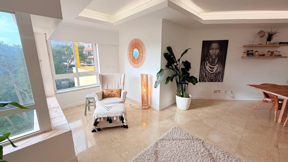 Oceanfront 2 bedrooms apartment with swimming pool & garage Apartment in Cascais