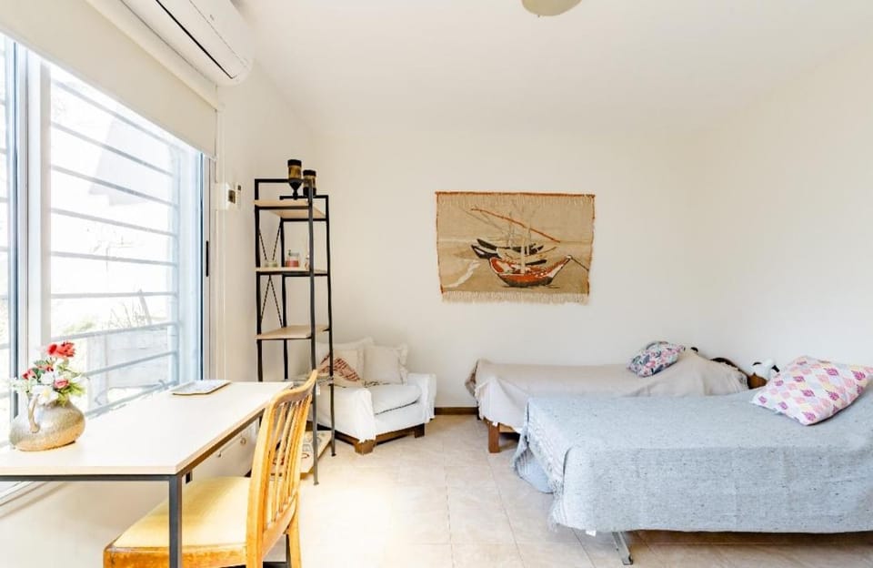 Habitación con baño privado en mi casa Vacation rental in Buenos Aires Province