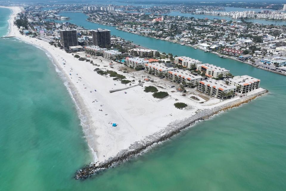 4-402 - Lands End House in Sunset Beach