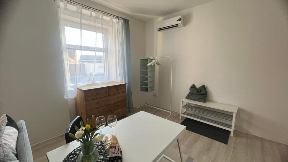 Living room, Seating area, Dining area, internet, air conditioner